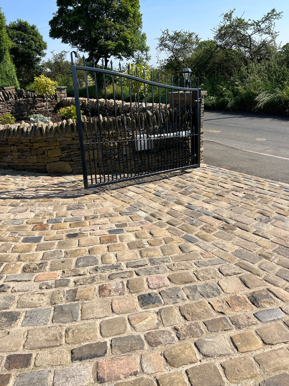 Reclaimed Gritstone Cobble Driveway in Huddersfield, Yorkshire