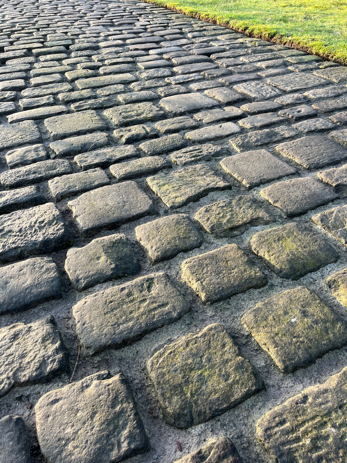 Reclaimed Cobble Setts Driveway in Glossop Stone
