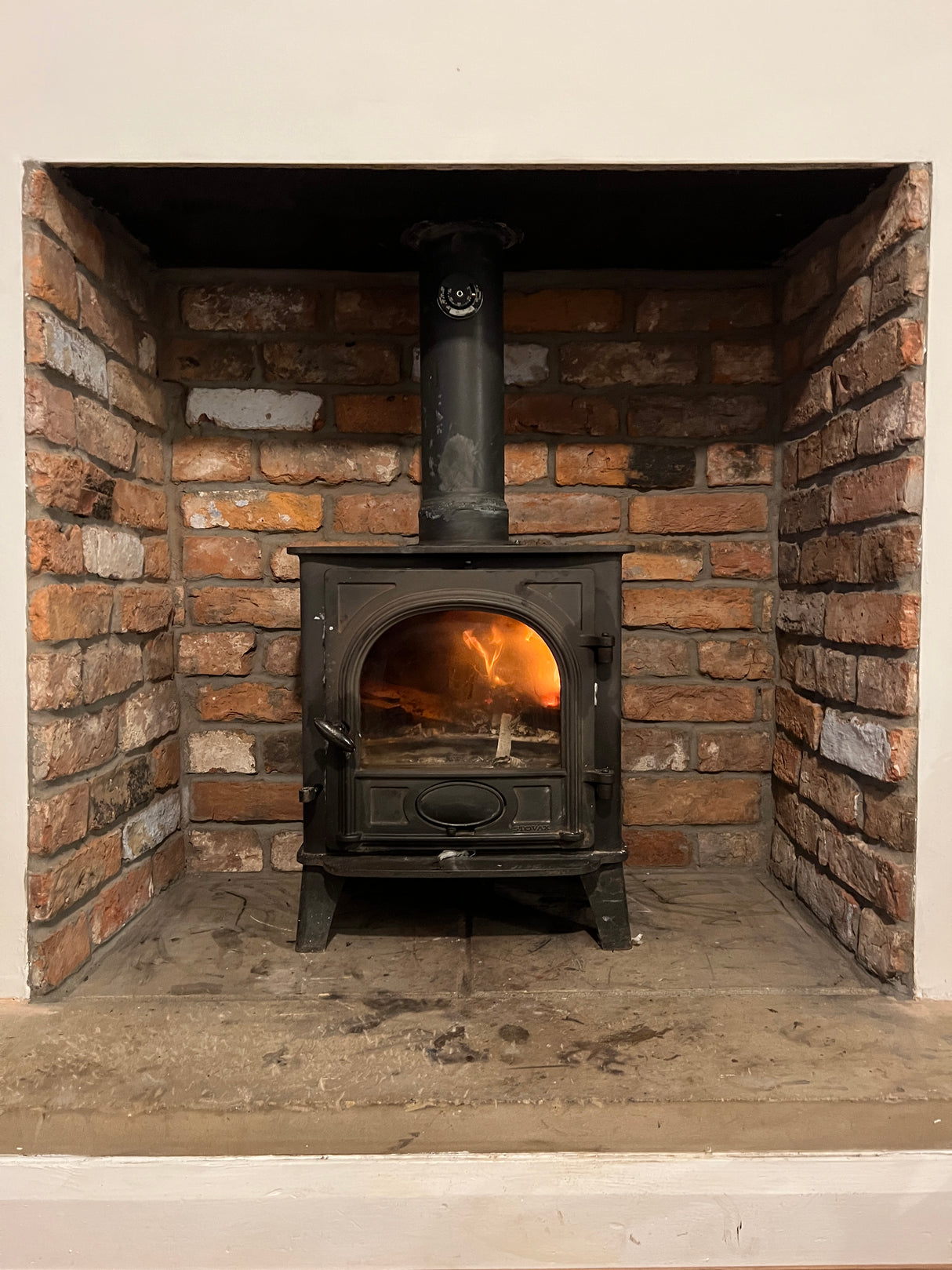 Log Burning Stove with Brick Slip Fire Chamber