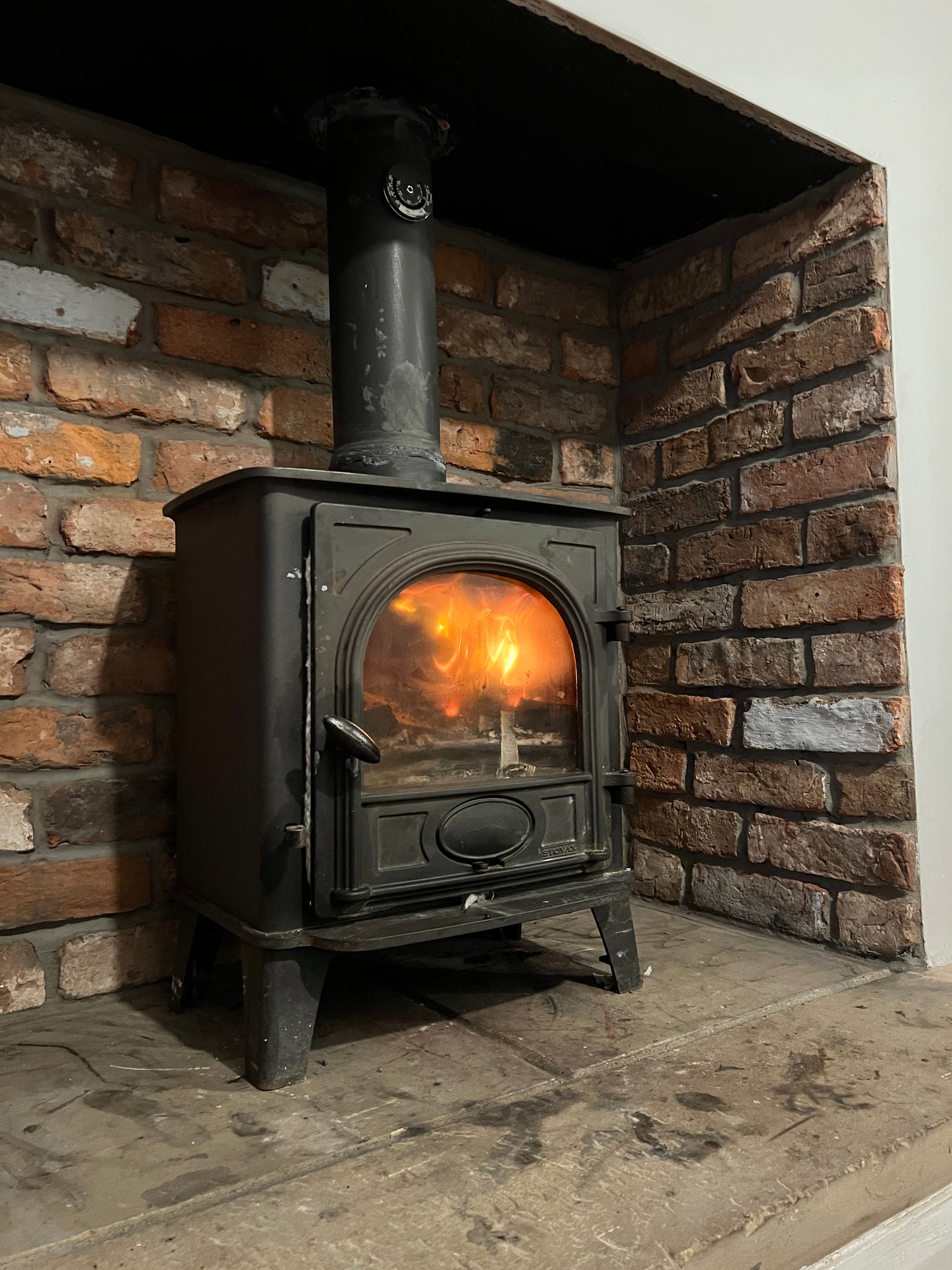 Log Burning Stove with Brick Slip Fire Chamber