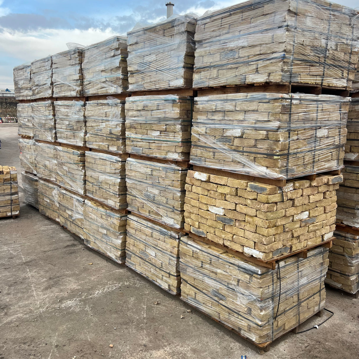 Reclamation London Multi Yellow Stock Handmade Brick | Pack of 360 Bricks | Free Delivery