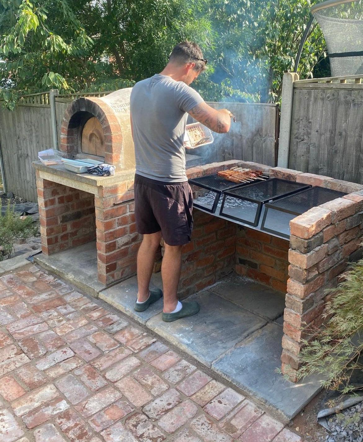 Diy Combined Bbq And Pizza Oven Red Brick Brick Bbq And Pizza Oven