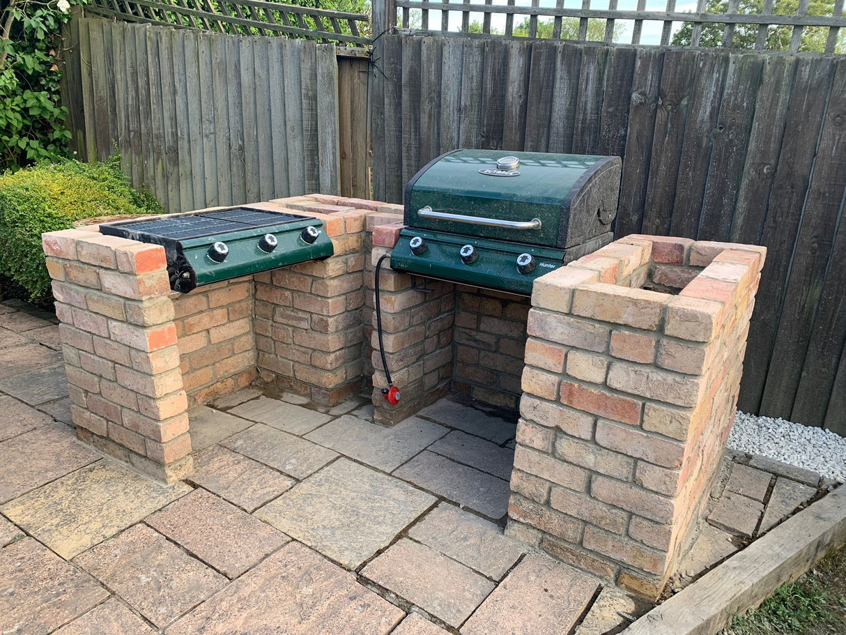 Reclaimed Refractory Furnace Fire Bricks - Ideal For BBQ , Pizza Oven and Fireplaces