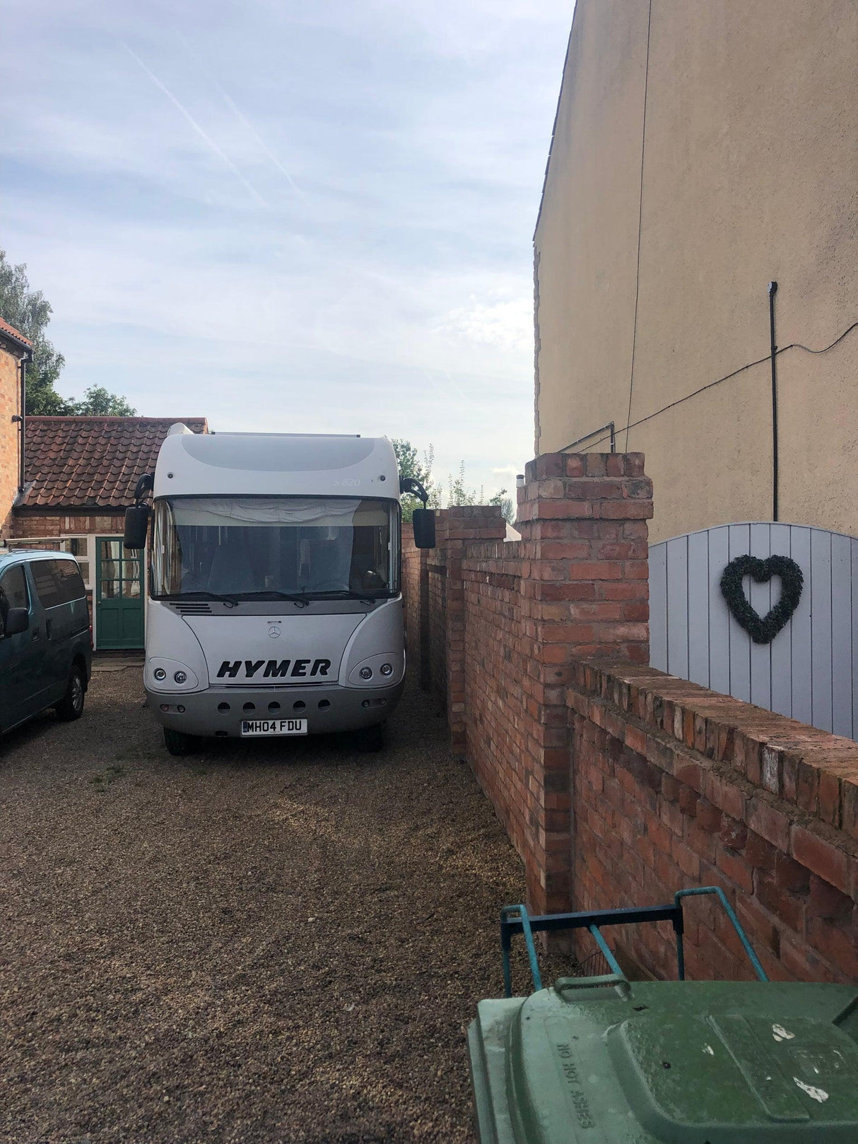 Reclaimed Brick Courtyard Wall, Bolsover, Derbyshire - Reclaimed Brick Company