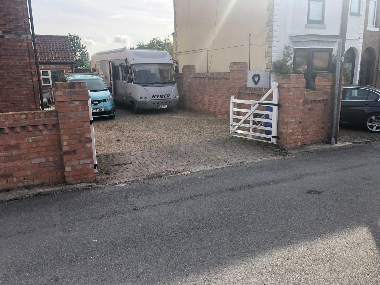 Reclaimed Brick Courtyard Wall, Bolsover, Derbyshire - Reclaimed Brick Company