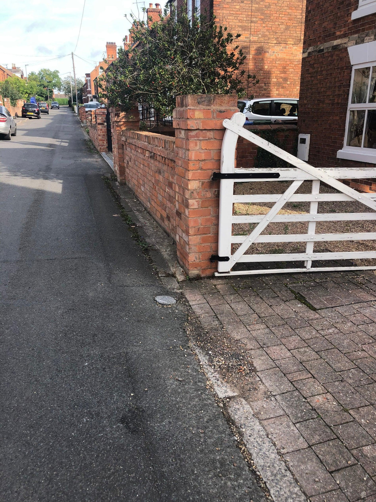 Reclaimed Brick Courtyard Wall, Bolsover, Derbyshire - Reclaimed Brick Company