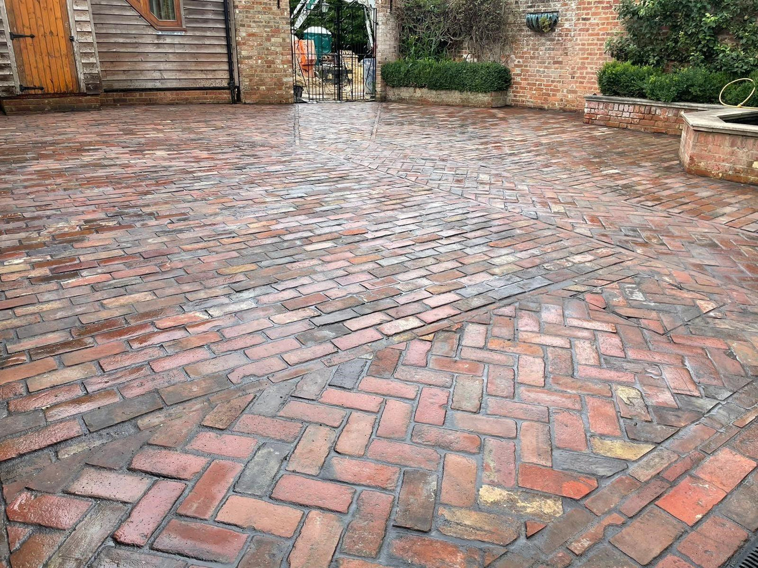 Reclaimed Clay Paving Brick Courtyard, Woking, Surrey - Reclaimed Brick Company