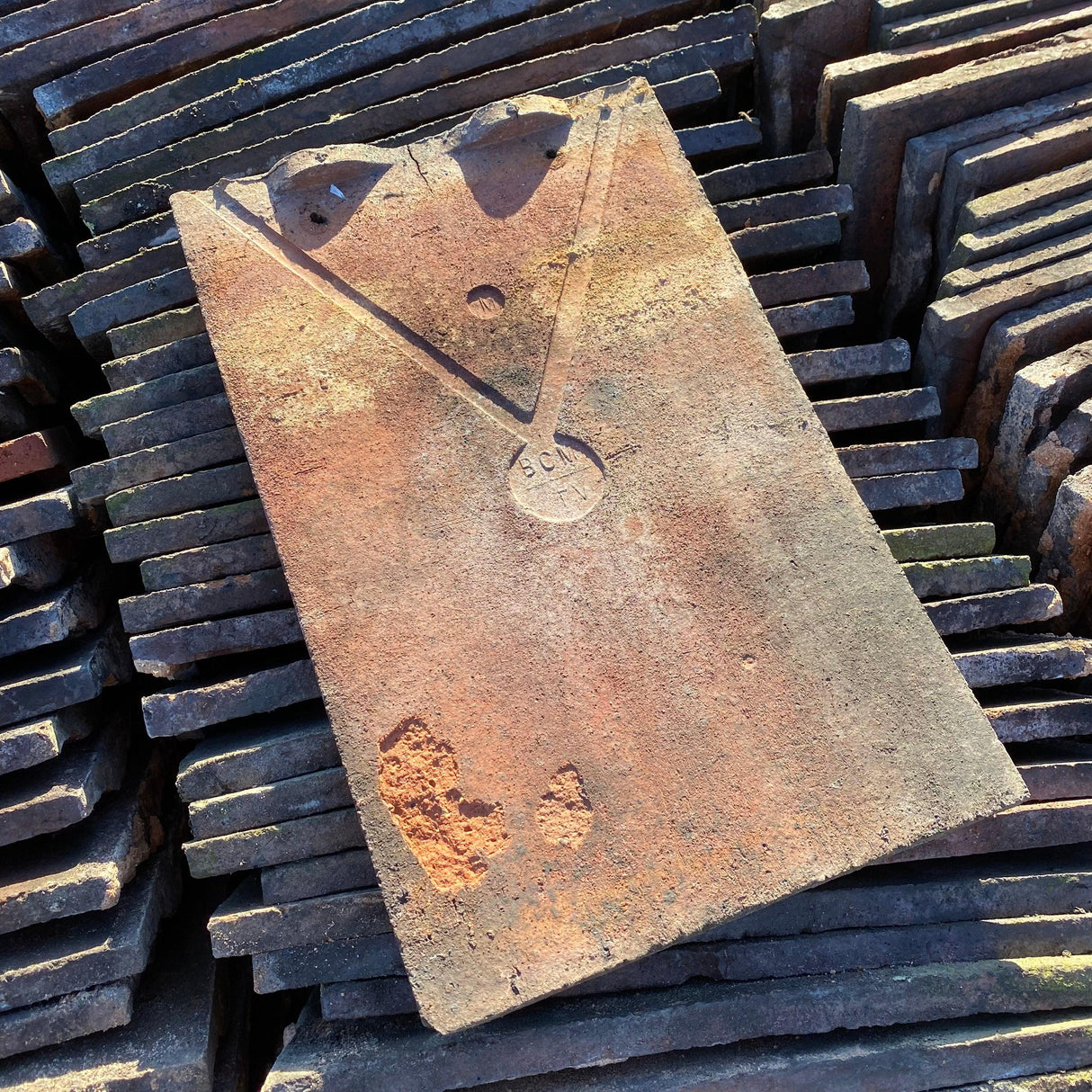 Reclaimed Clay Roof Tiles (Like Rosemary’s) - Reclaimed Brick Company