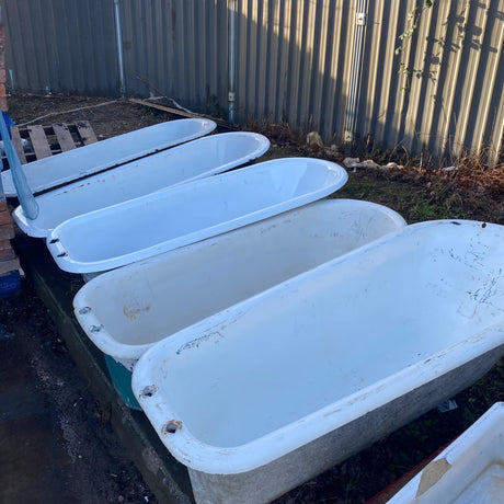 Reclaimed Free-Standing White Cast Iron Bath Tub w/ Feet - Reclaimed Brick Company