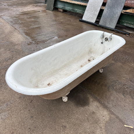 Reclaimed Free-Standing White Cast Iron Bath Tub with Feet - Reclaimed Brick Company