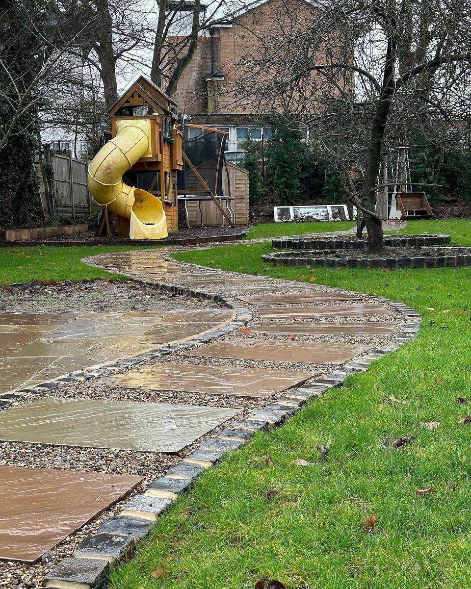 Reclaimed Granite Cobble Driveway and Garden, Surrey - Reclaimed Brick Company