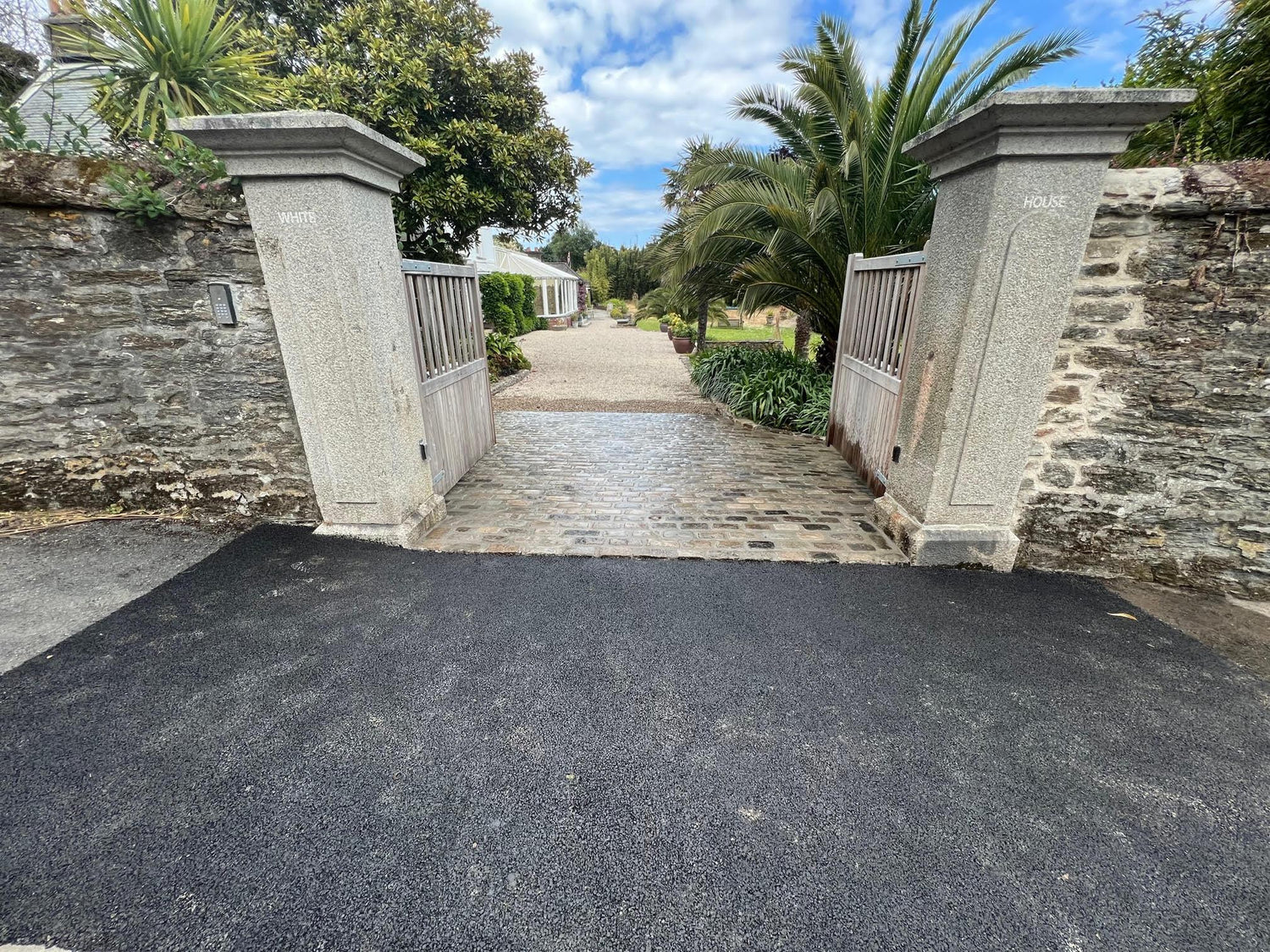 Reclaimed Granite Cobble Driveway Entrance, Cornwall - Reclaimed Brick Company
