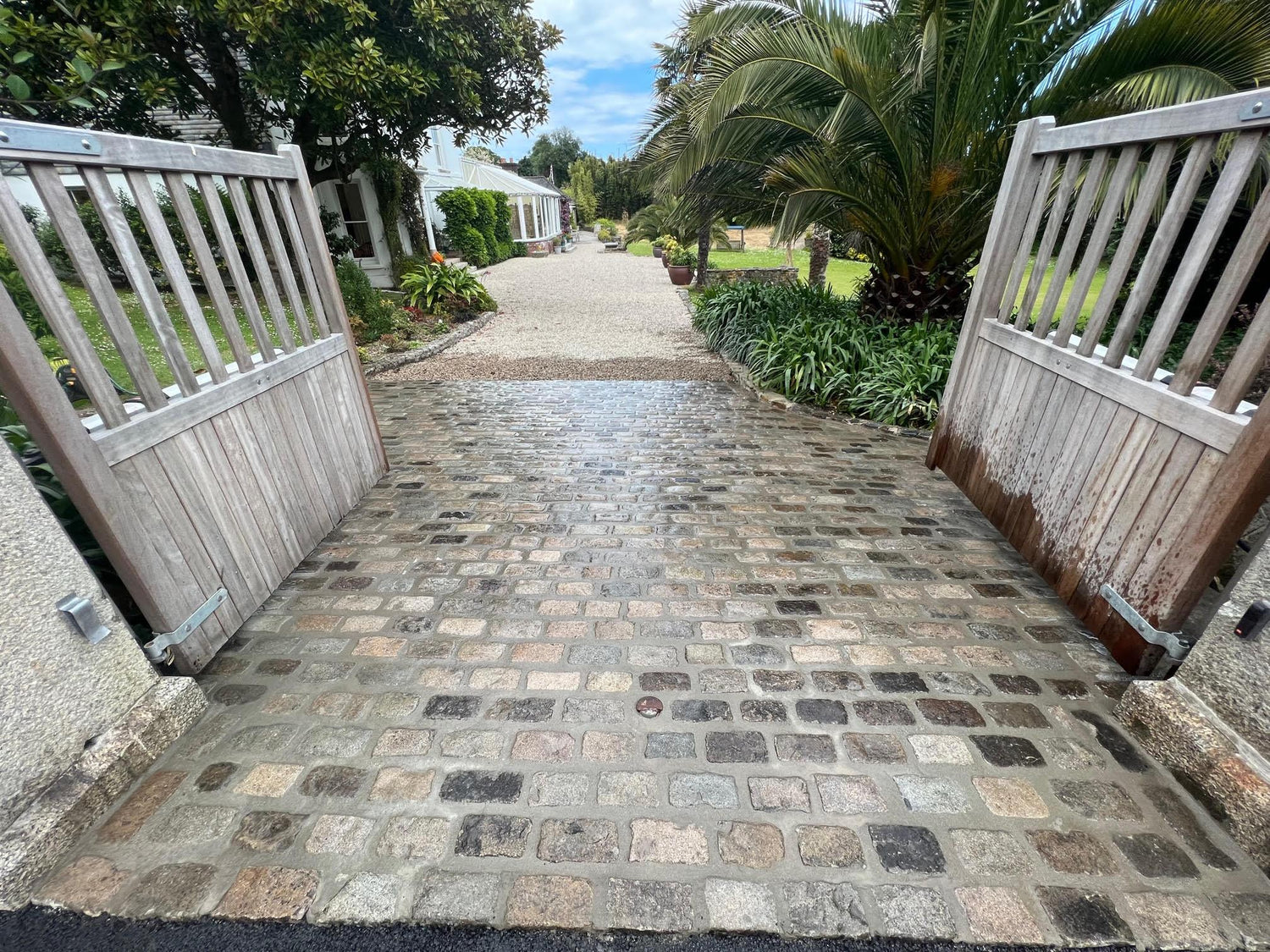 Reclaimed Granite Cobble Driveway Entrance, Cornwall - Reclaimed Brick Company