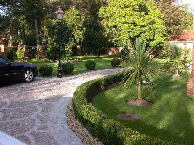 Reclaimed Granite Cube Cobbles Fan Pattern Courtyard, Cambridge - Reclaimed Brick Company