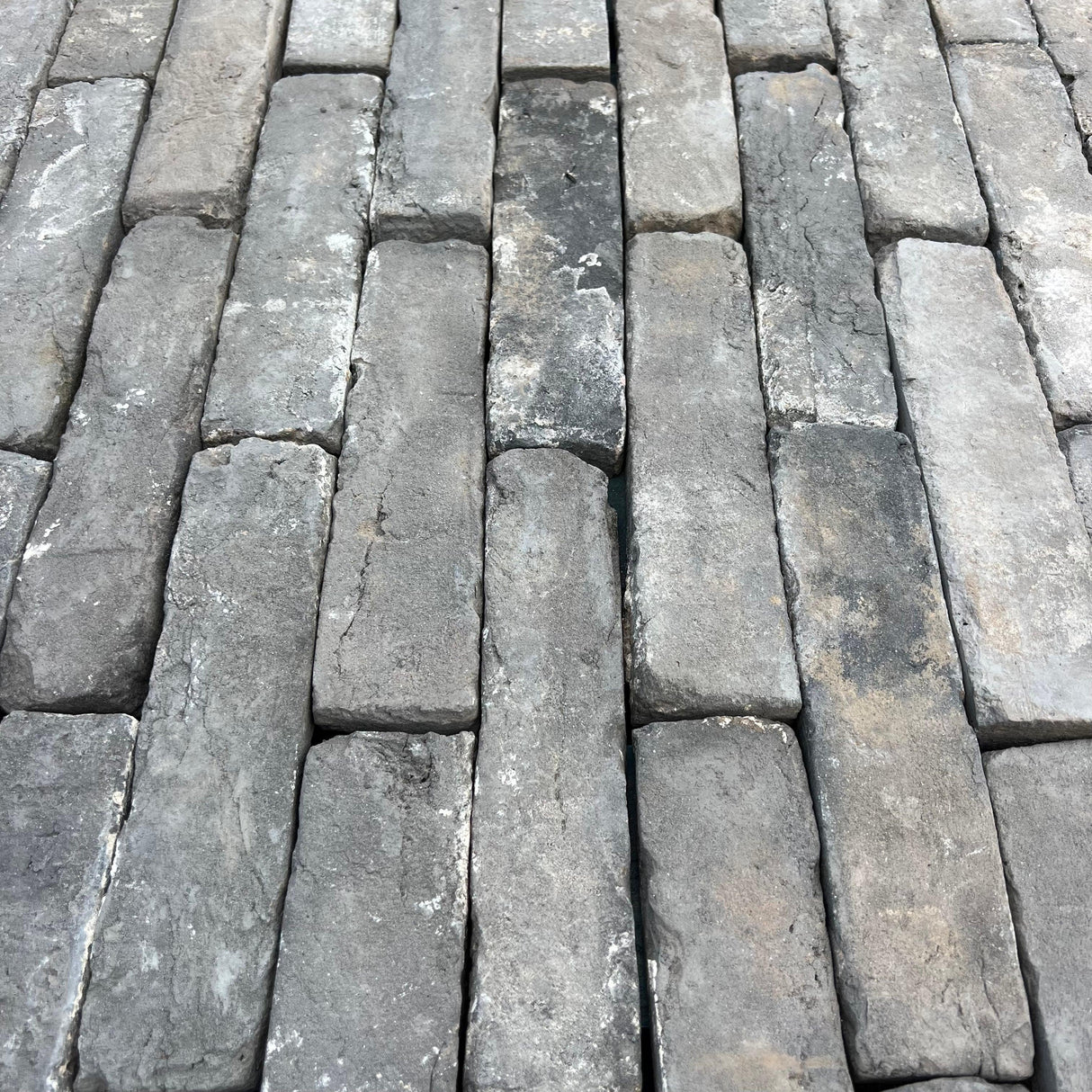 stone brick lined up