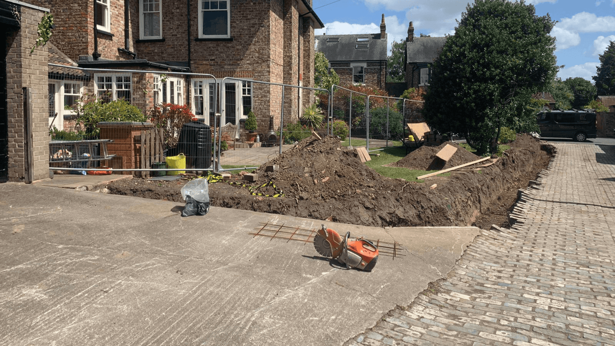 Reclaimed Industrial Brick Garden Wall - Reclaimed Brick Company
