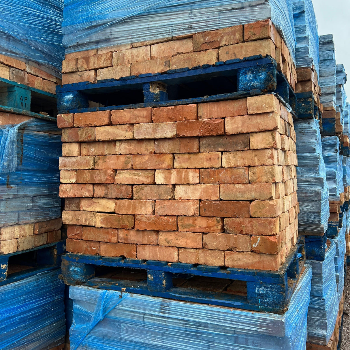 Pallet of Reclaimed Midlands Wirecut Imperial Bricks - Reclaimed Brick Company
