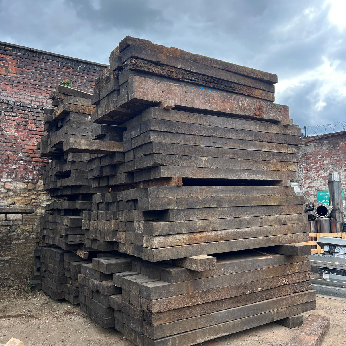 Reclaimed Oak Timber Railway Sleeper - Grade AA - 8.5ft - Reclaimed Brick Company