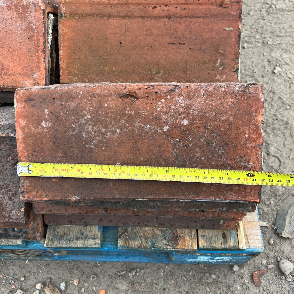 Reclaimed Plain Angle 90 Degrees Clay Roof Ridge Tiles - Job Lot - Reclaimed Brick Company