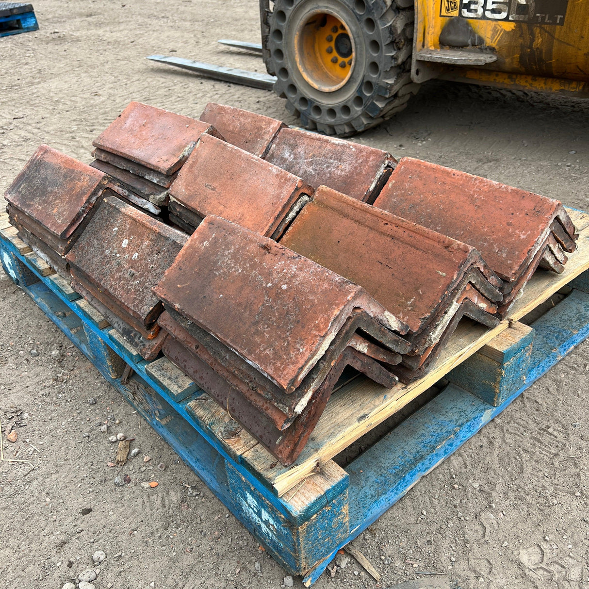 Reclaimed Plain Angle 90 Degrees Clay Roof Ridge Tiles - Job Lot - Reclaimed Brick Company