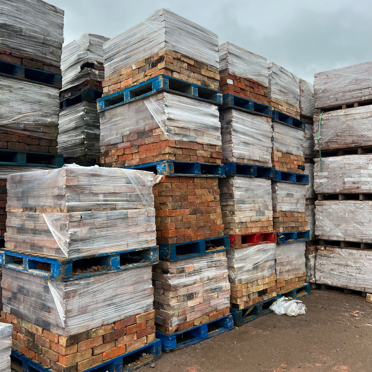 Reclaimed Premium Mixed Stock Handmade Bricks | Pack of 250 Bricks | Free Delivery - Reclaimed Brick Company