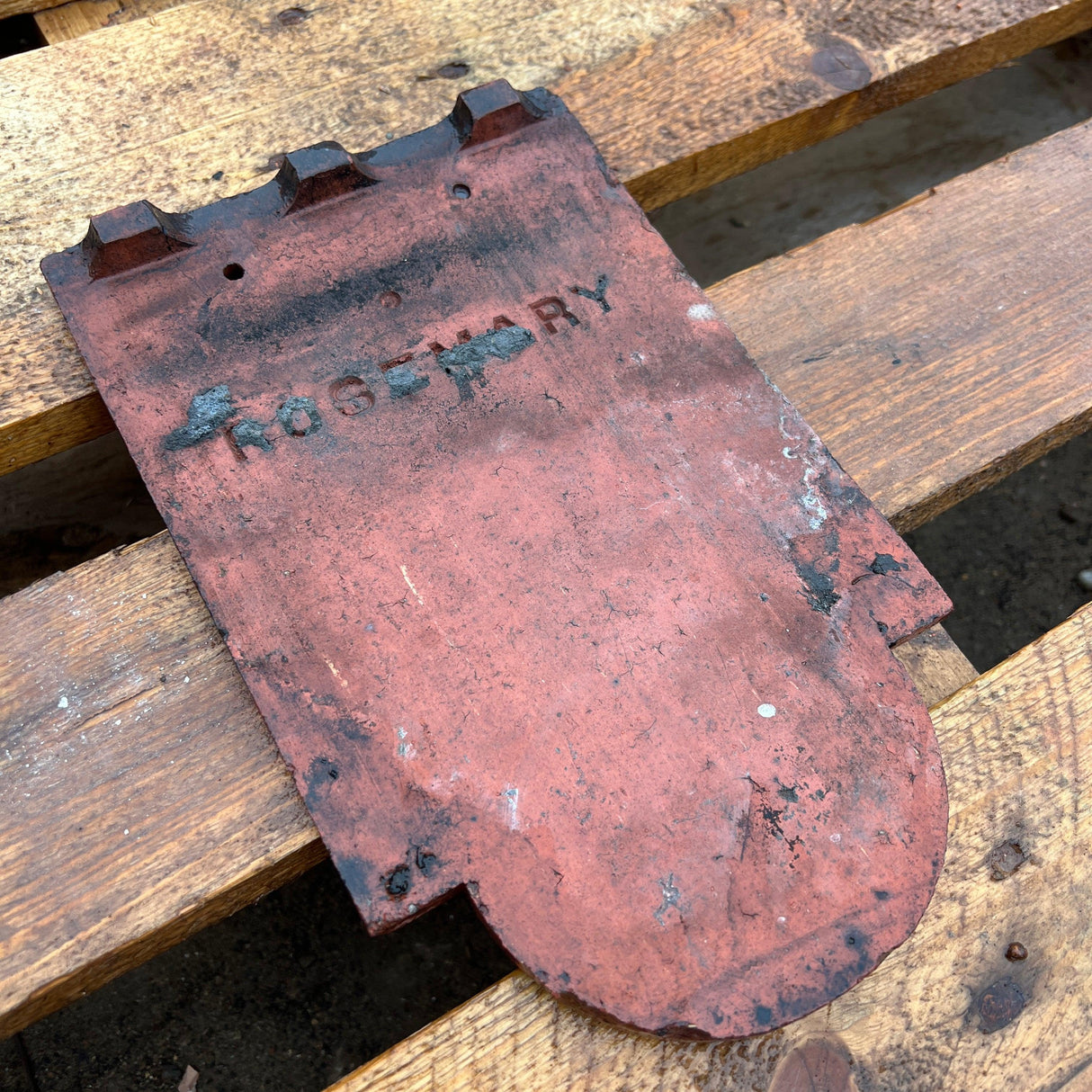 Reclaimed Red Rosemary Classic Club Roof Tile - Reclaimed Brick Company