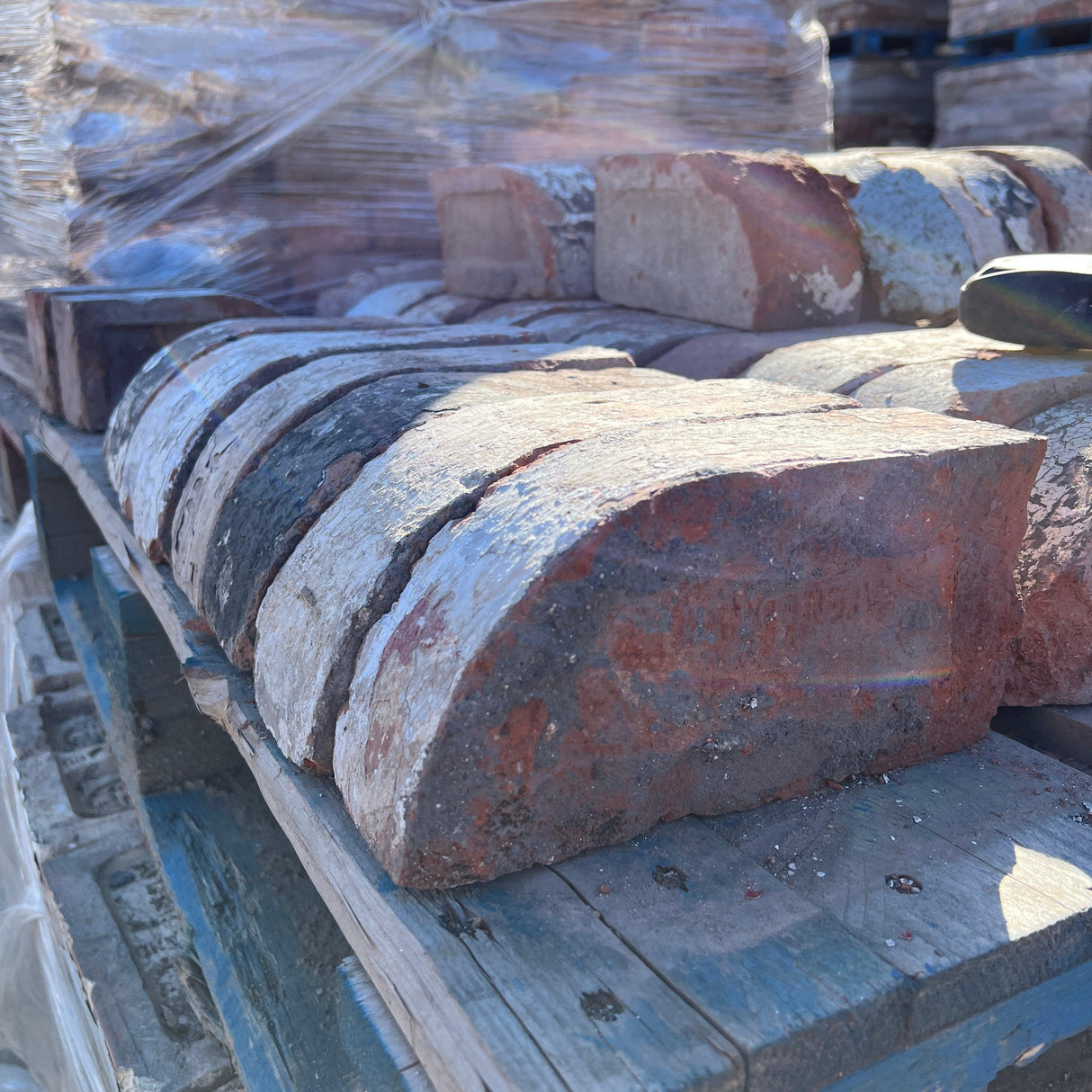 Reclaimed Single Calf Bullnose Bricks - Reclaimed Brick Company