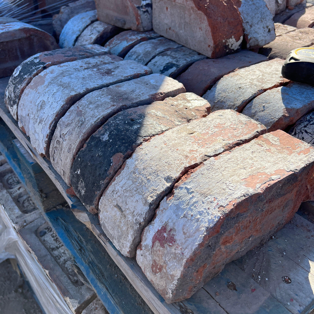 Reclaimed Single Bullnose Bricks - Reclaimed Brick Company