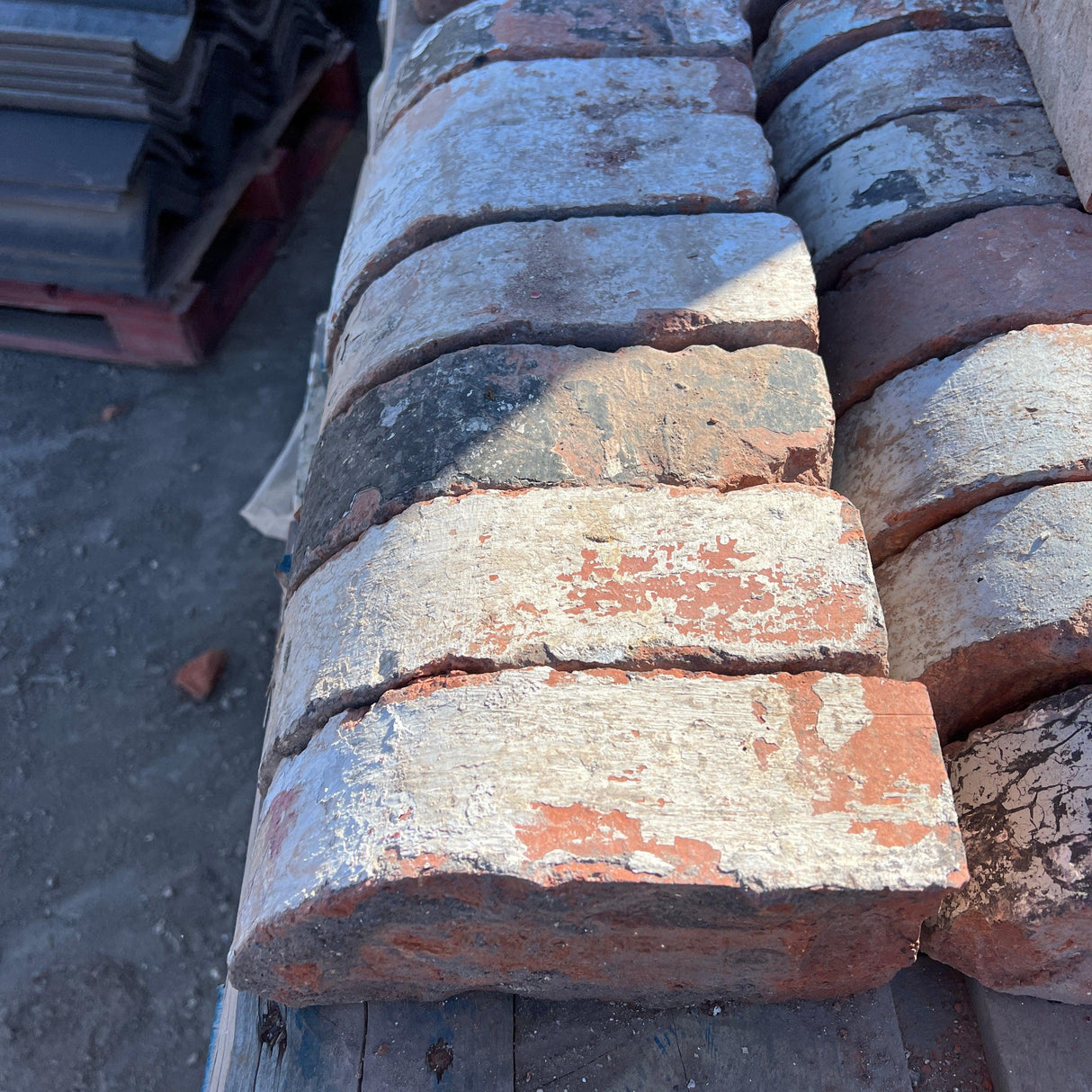 Weathered Single Calf Bullnose Bricks - Reclaimed Brick Company