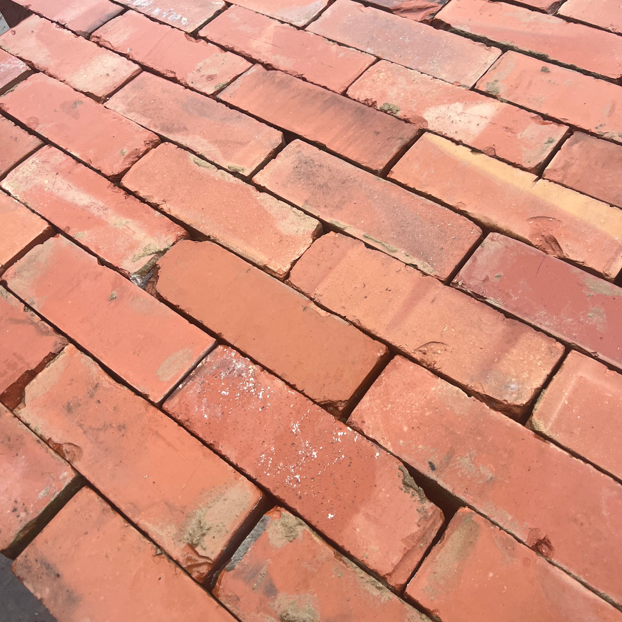 Reclaimed Smooth Red Wirecut Bricks | Pack of 250 Brick | Free Delivery - Reclaimed Brick Company