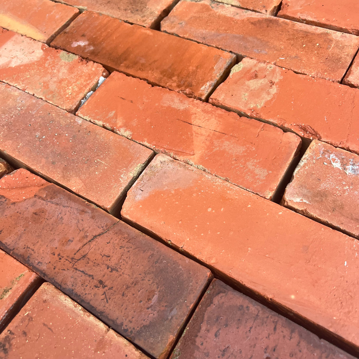 Reclaimed Smooth Red Wirecut Bricks | Pack of 250 Brick | Free Delivery - Reclaimed Brick Company