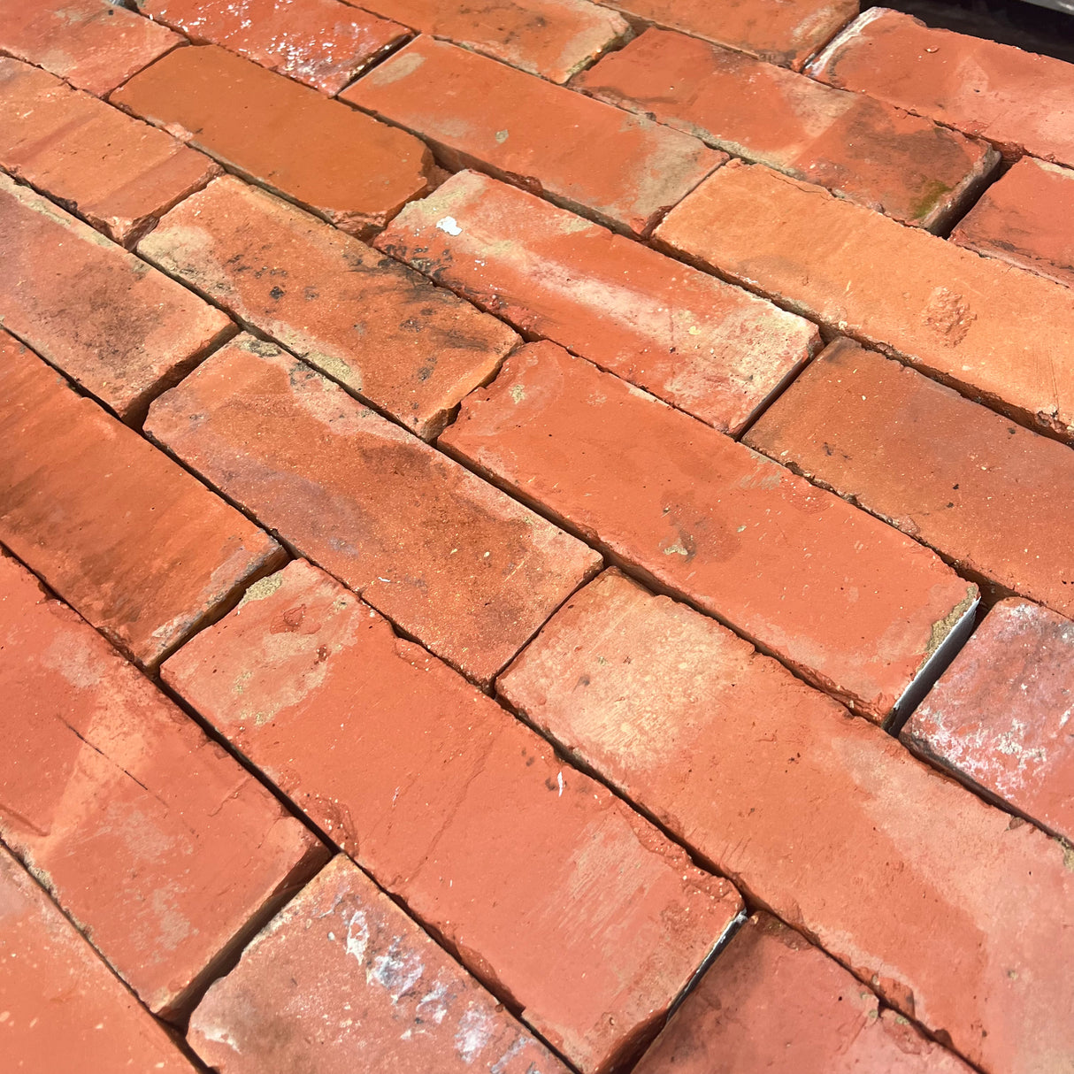 Reclaimed Smooth Red Wirecut Bricks | Pack of 250 Brick | Free Delivery - Reclaimed Brick Company