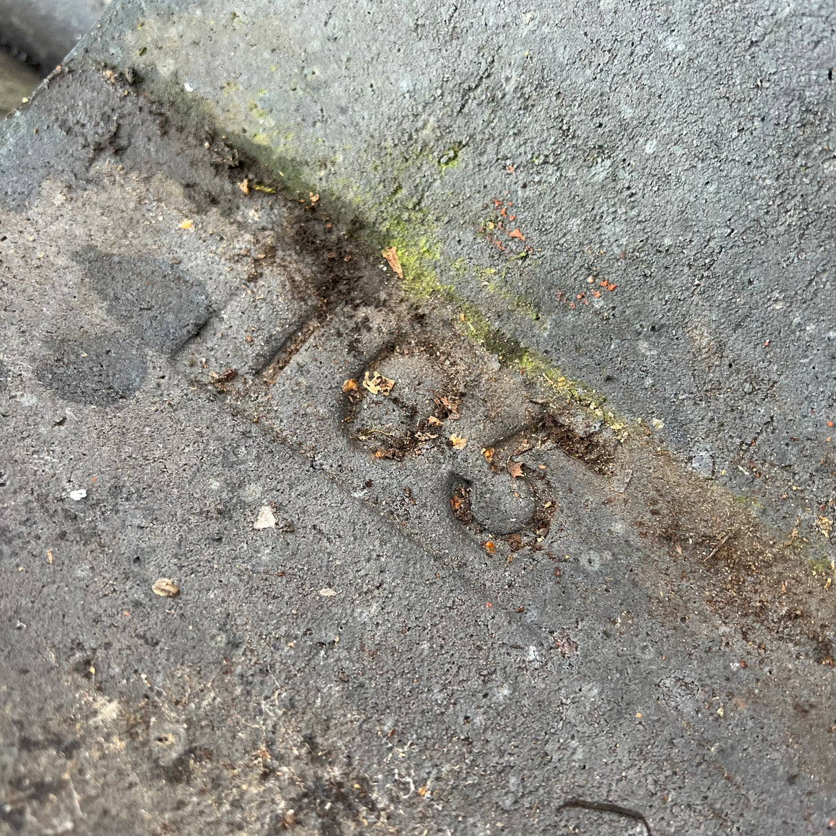 Reclaimed Staffordshire Blue Round Ridge Tile - Job Lot of 90 - Reclaimed Brick Company