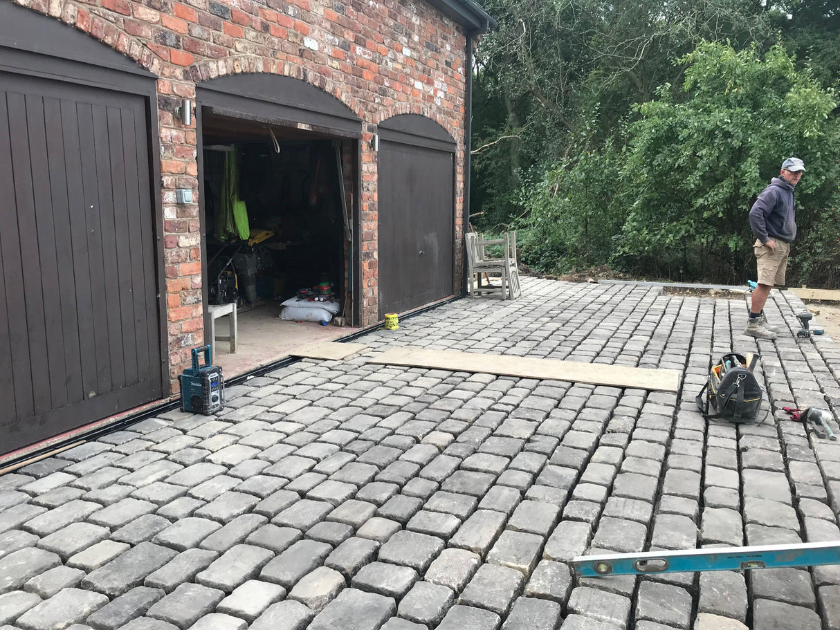 Reclaimed Stone Cobble Driveway in Cotswolds, England - Reclaimed Brick Company