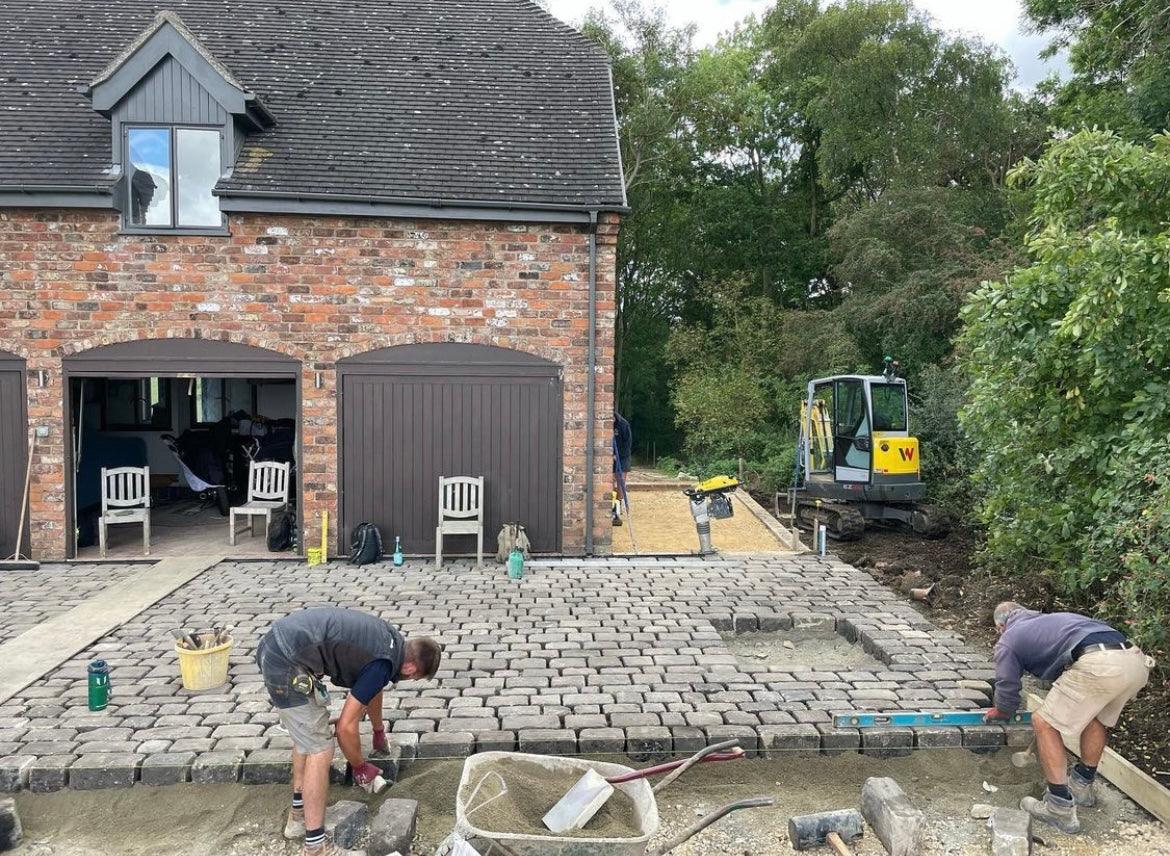 Reclaimed Stone Cobble Driveway in Cotswolds, England - Reclaimed Brick Company
