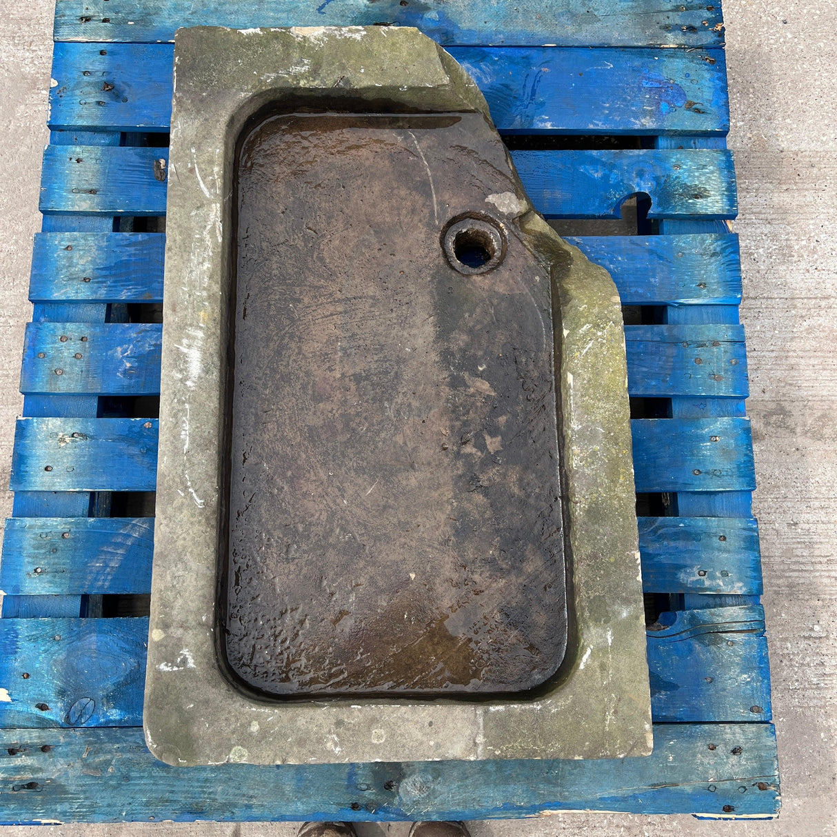 Reclaimed Stone Sink - Corner Broken