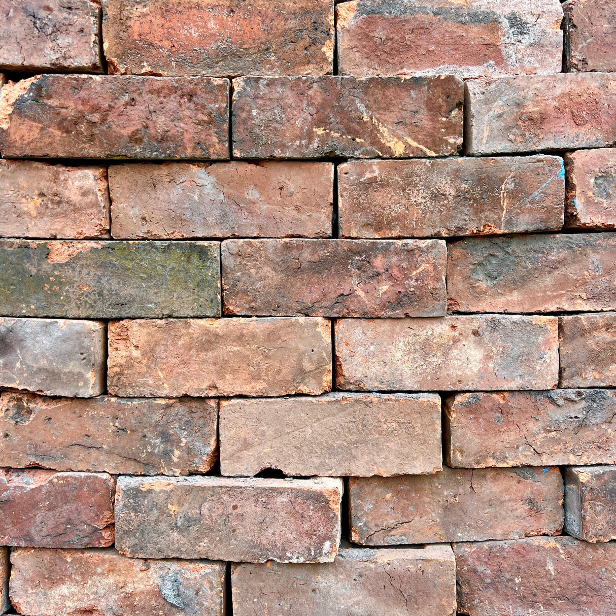 Reclaimed Urban Blend Imperial Used Bricks - Reclaimed Brick Company