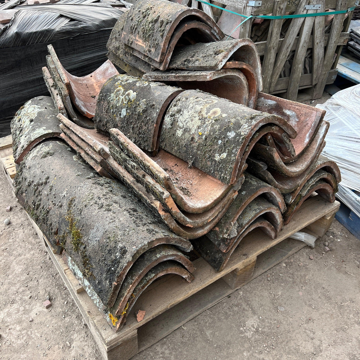 Reclaimed Weathered Hogback Clay Ridge Roof Tile