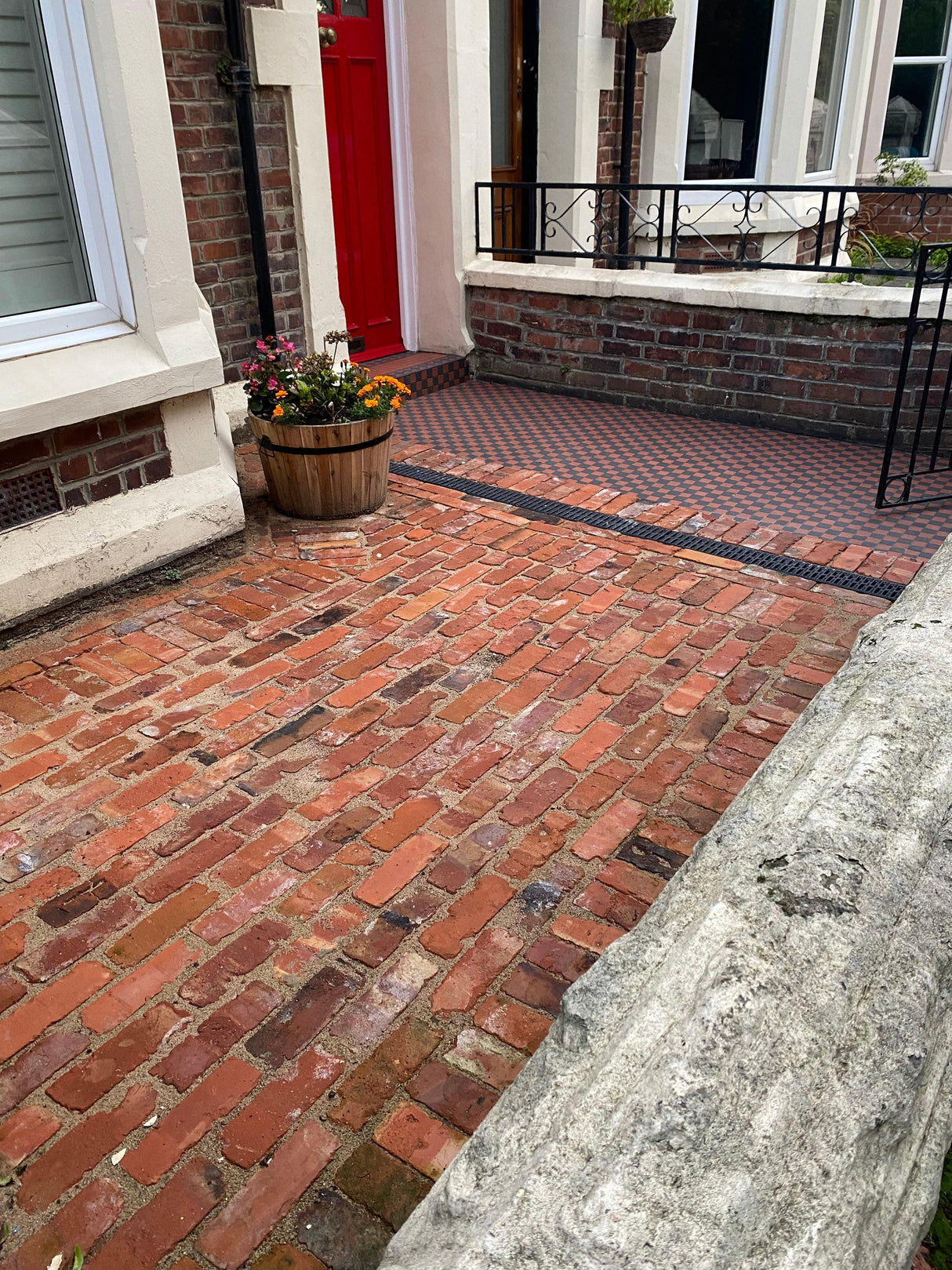 Residential Front Garden with Reclaimed Clay Paver Patio in London - Reclaimed Brick Company