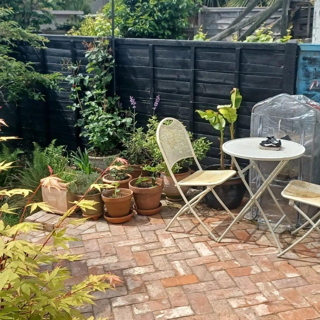 Small Garden with Reclaimed Clay Paver Patio in London - Reclaimed Brick Company