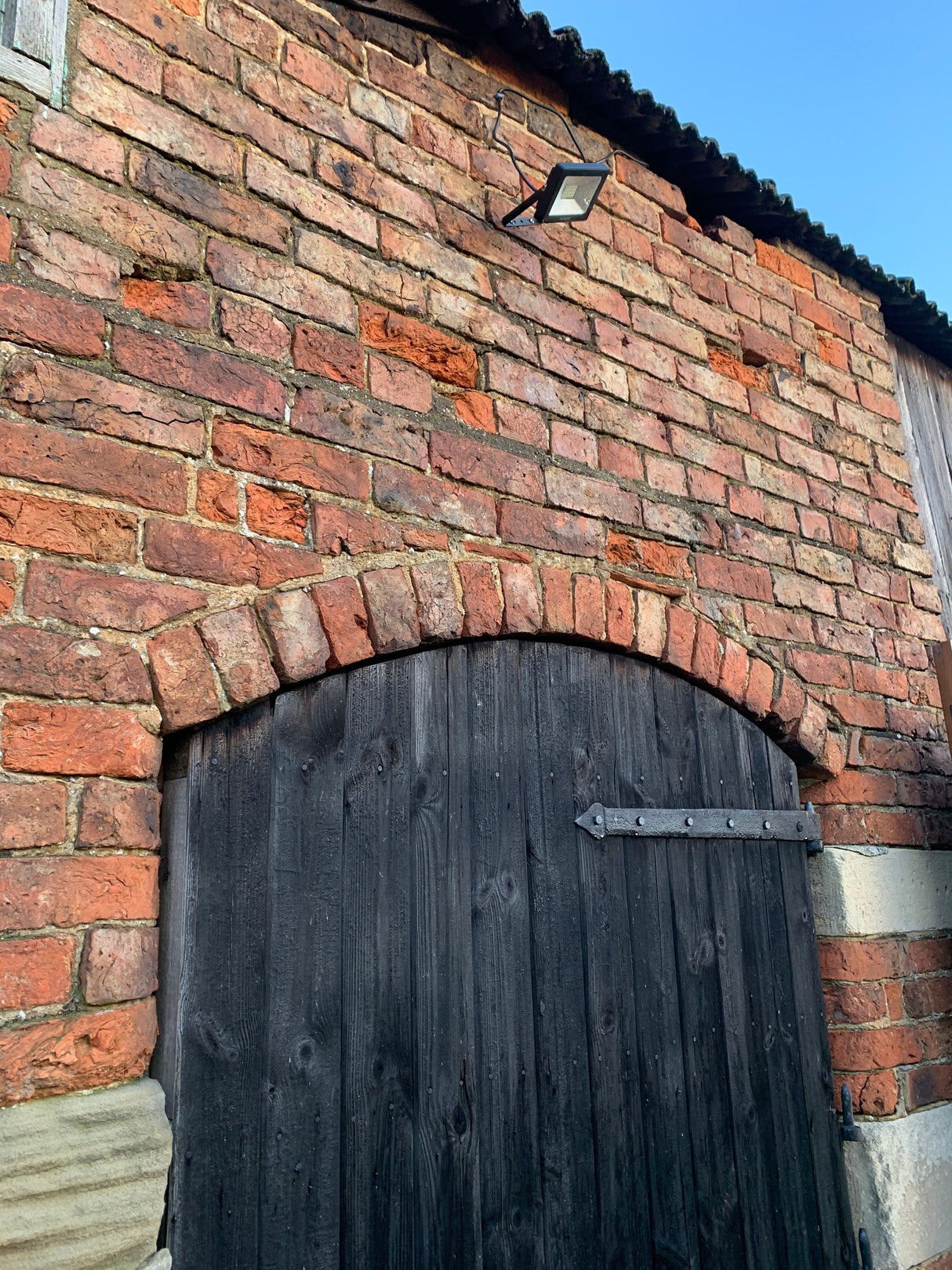 Tudor Handmade Wire Cut Reclaimed Bricks | Pack of 250 Bricks - Reclaimed Brick Company