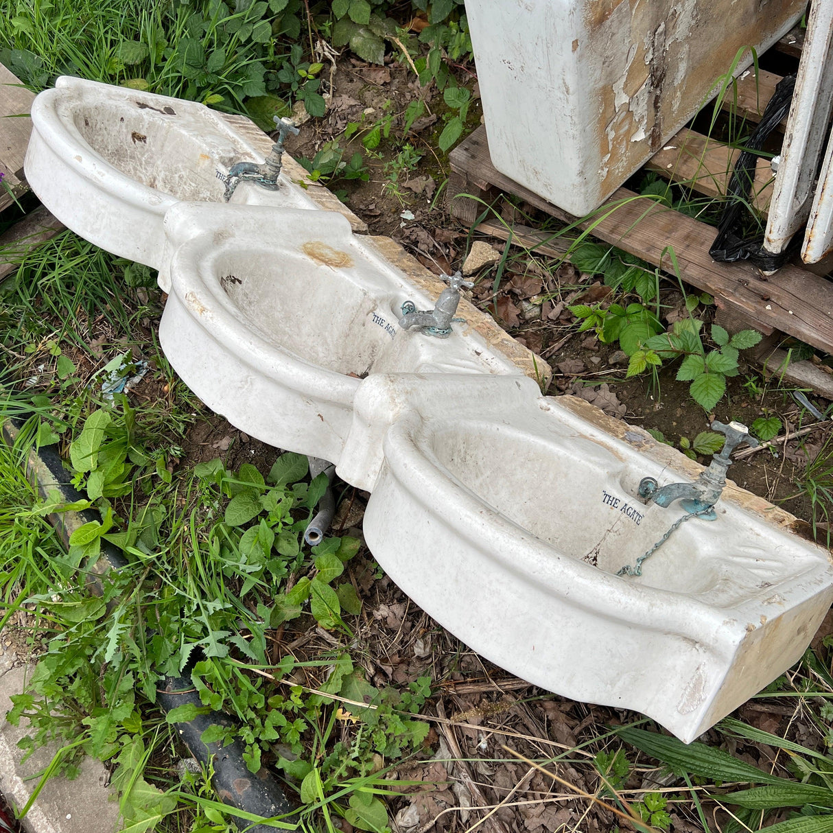 Vintage Triple Sink with Cold Water Taps - Reclaimed Brick Company