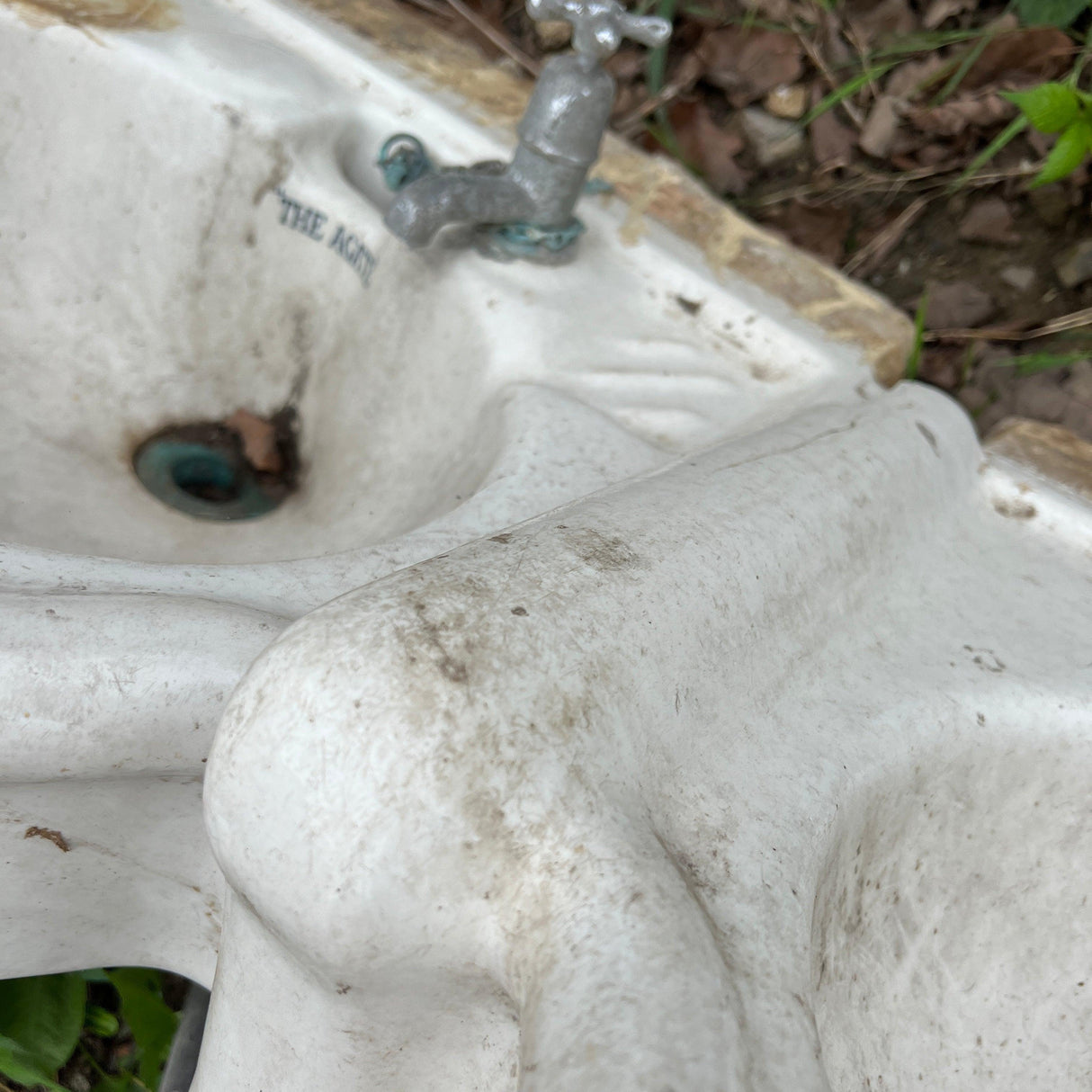 Vintage Triple Sink with Cold Water Taps - Reclaimed Brick Company