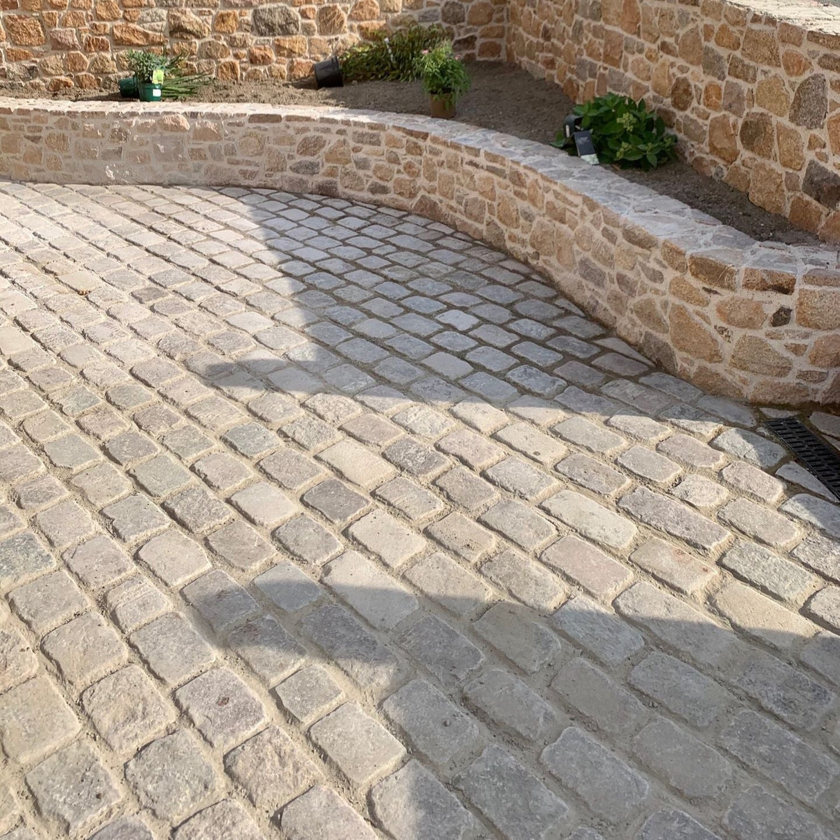 Reclaimed Mixed Granite Cobble Tops - Per SQM