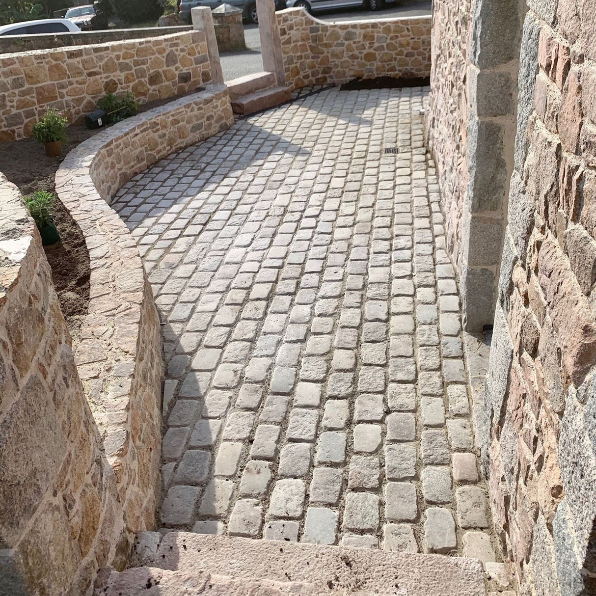 Reclaimed Mixed Granite Cobble Tops - Per SQM