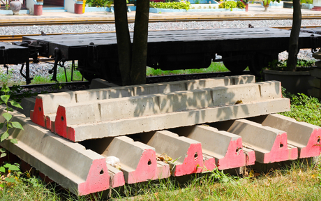 Easy Guide: How to Fix Railway Sleepers Together in Your Garden