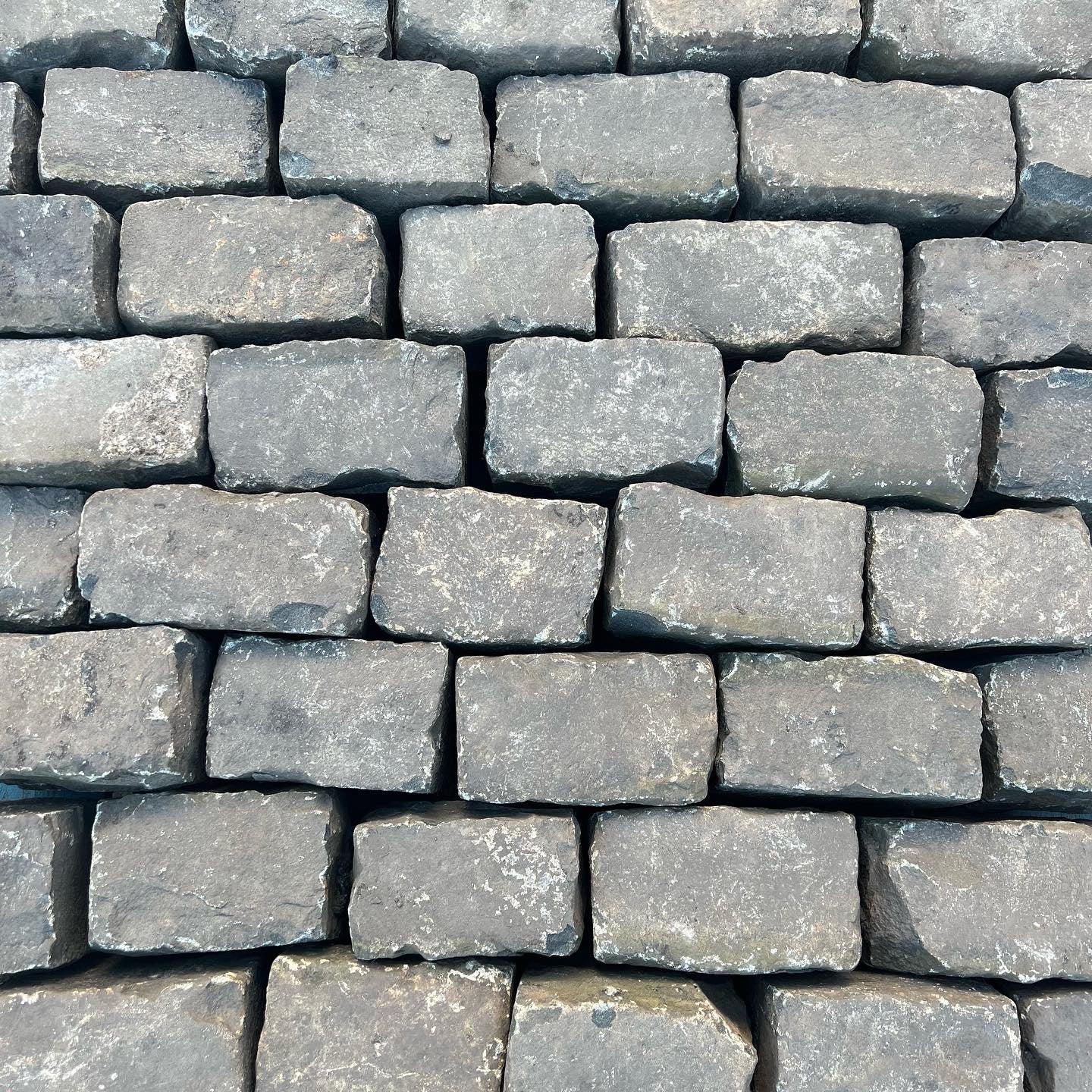 How To Lay A Reclaimed Granite Cobblestone Driveway - Reclaimed Brick Company