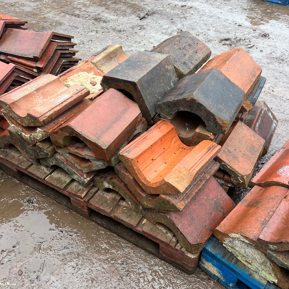 Reclaimed Mixed Triangle Wall Coping Bricks - Job Lot of 35