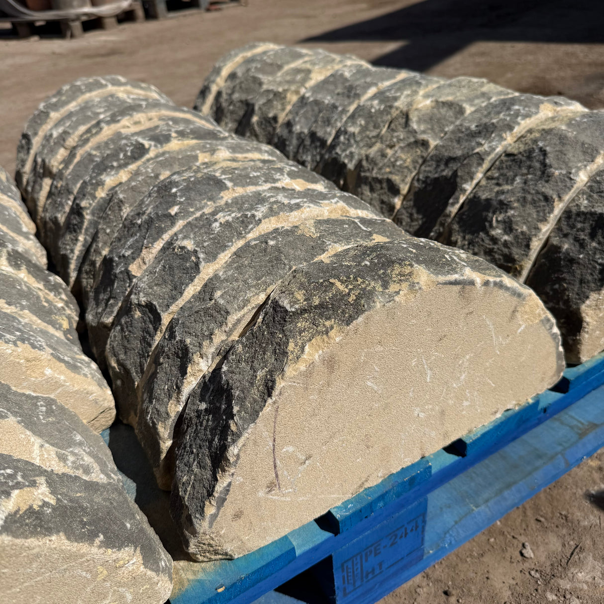 Weathered Saddleback Natural Stone Half Round Wall Coping