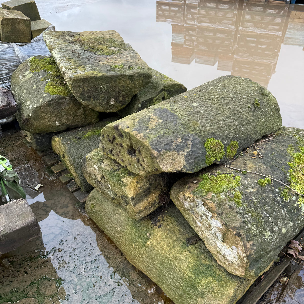 Reclaimed Round Stone Coping - Job Lot